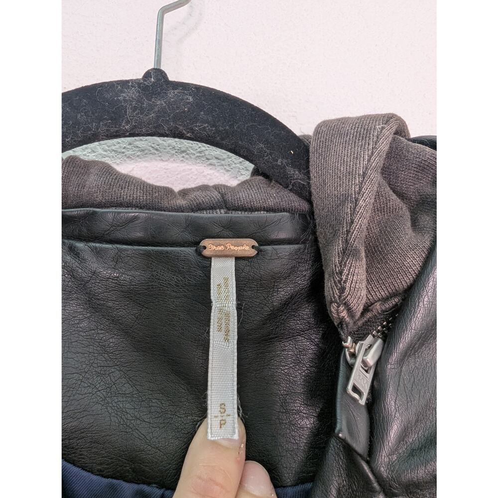 Free People Cleo Hooded Faux Leather Moto Jacket Belt Sz S - Picture 3 of 4